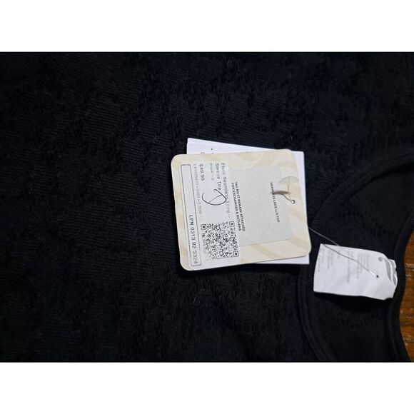 New Small Fabletics Black Flora Seamless Long Sleeve Top Pullover Shirt NWT - Picture 6 of 6